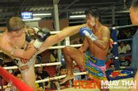 Will scores big Muay Thai head kick
